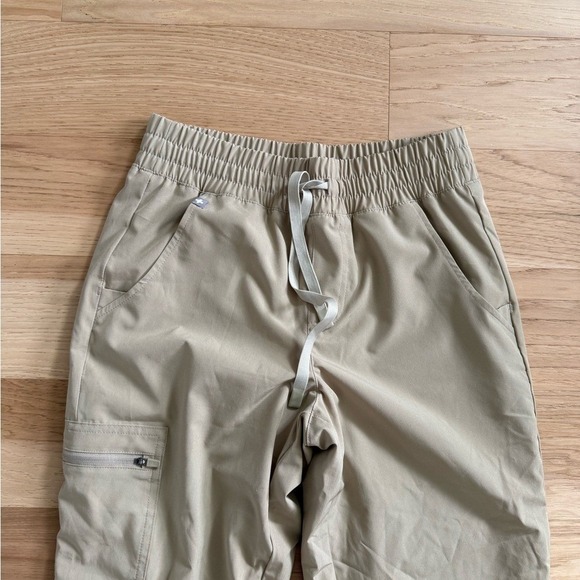 Figs Zamora High Waisted FIONLITE Lined Tan Jogger Scrub Pants size XS - Picture 9 of 16